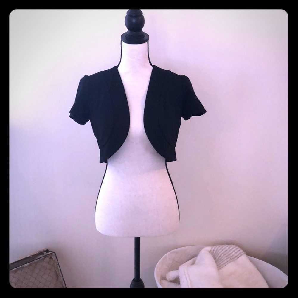 Short sleeve bolero